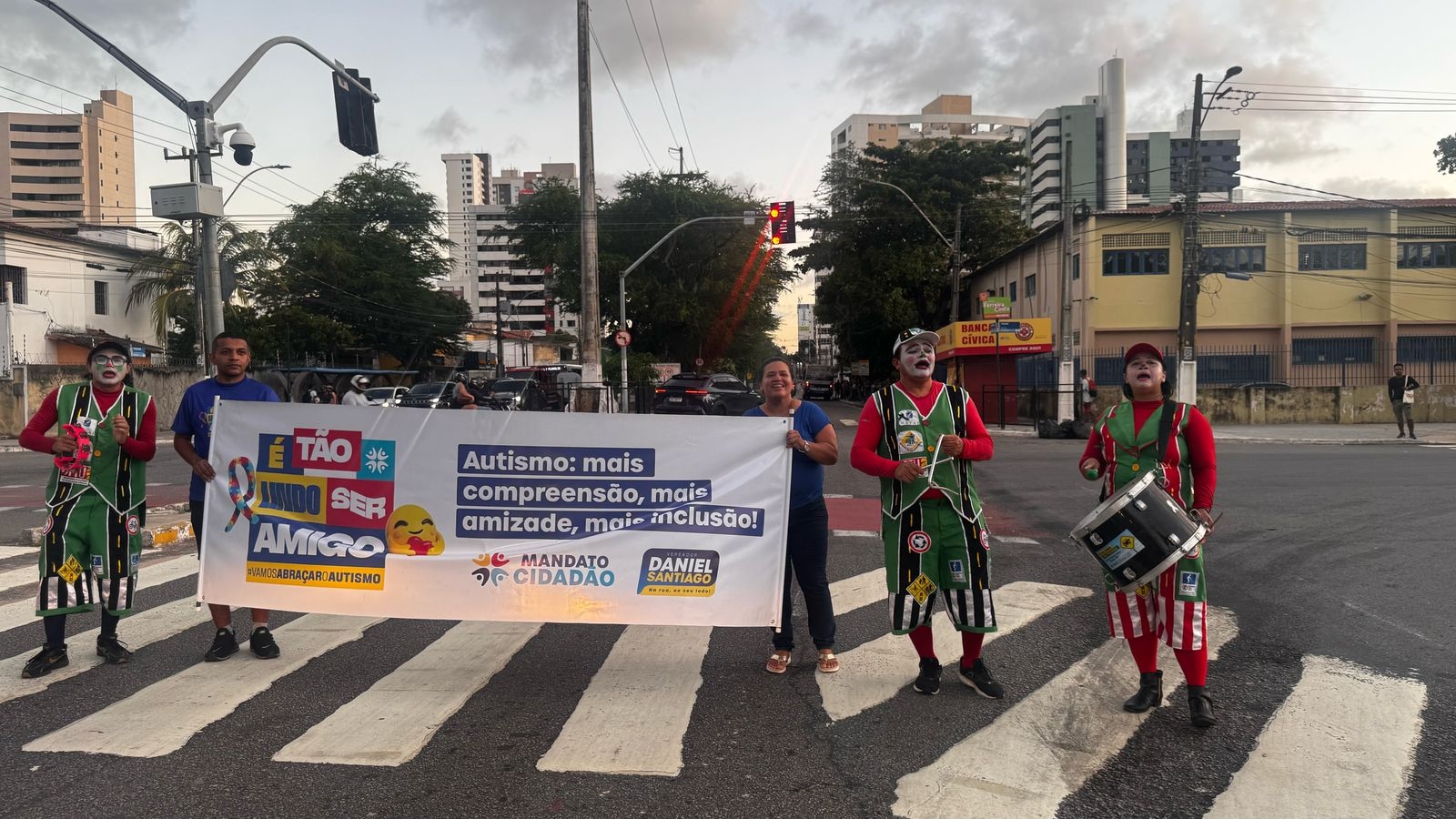 Blitz e entrega de Selo “Autista a Bordo” encerram campanha voltada às pessoas com TEA