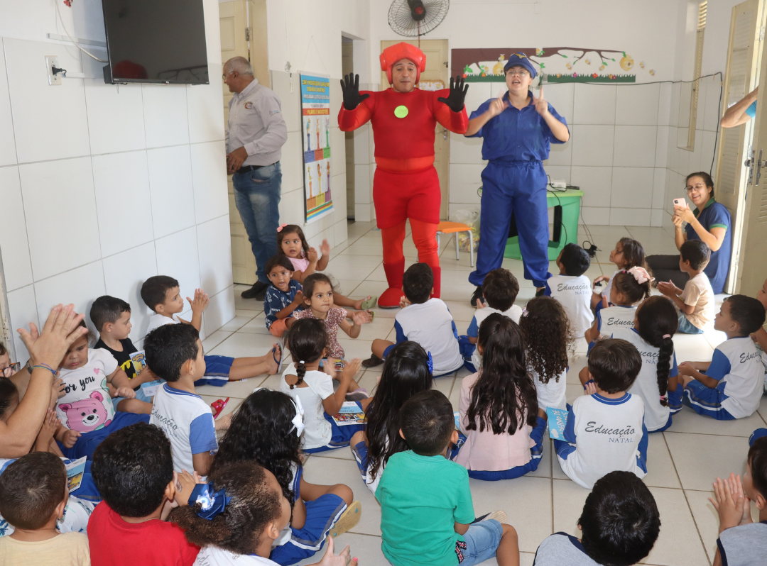 Crianças participam de ação educativa promovida pelo Programa Vida no Trânsito 