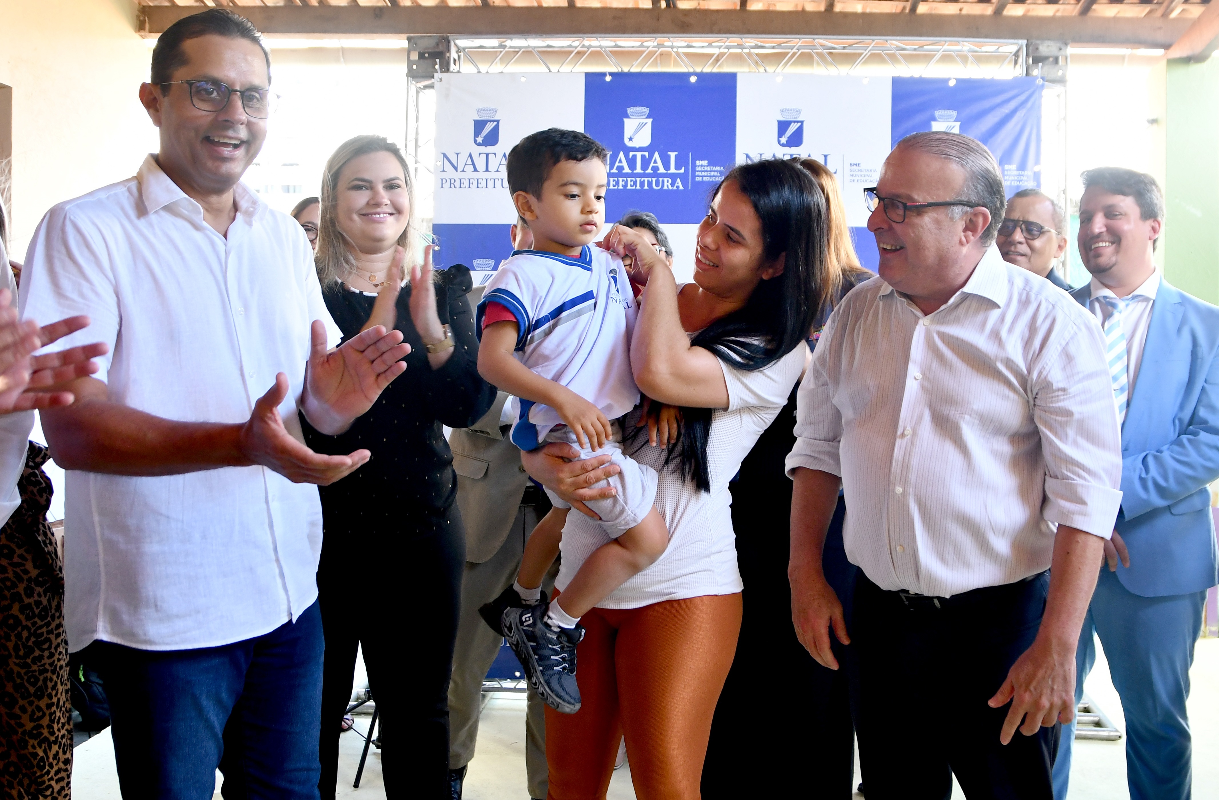 Mais de 50 mil Alunos da rede municipal recebem novo fardamento escolar 