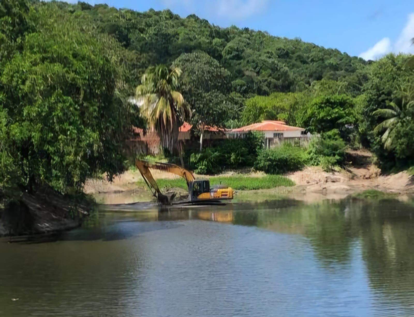 Prefeitura do Natal inicia limpeza da Lagoa dos Potiguares, em Lagoa Nova