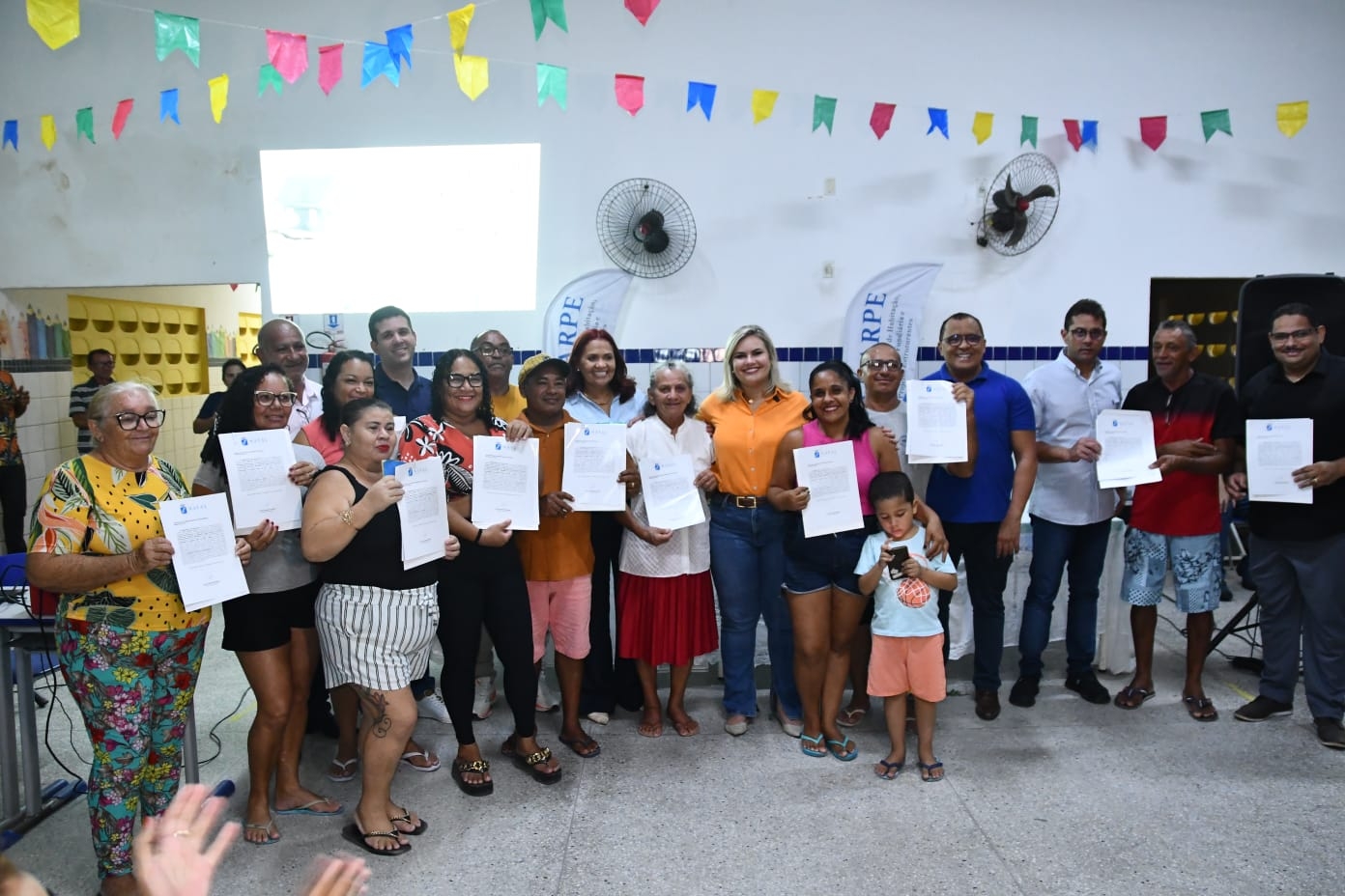 Prefeitura do Natal entrega títulos de regularização fundiária a moradores do Passo da Pátria