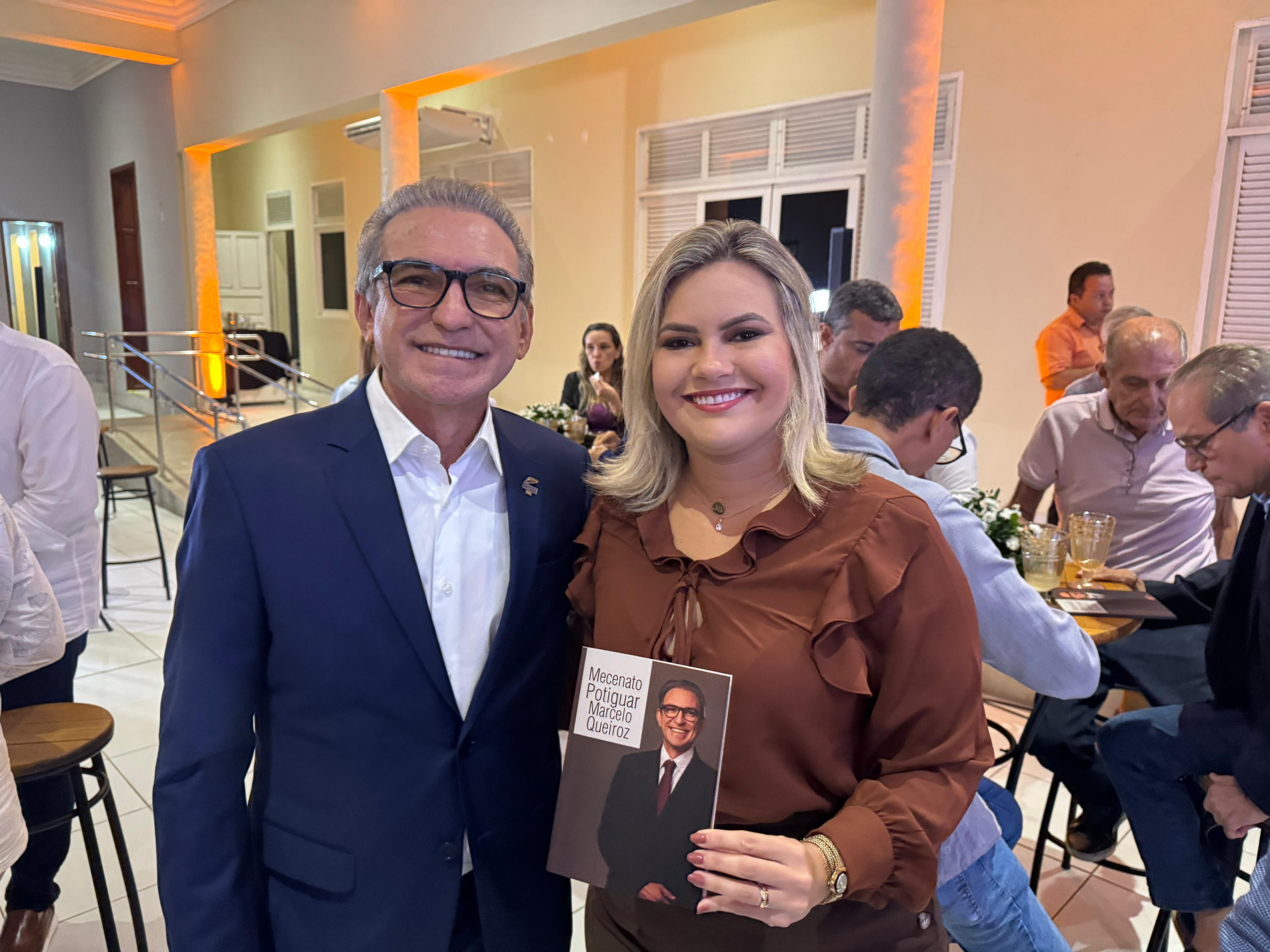 Prefeitura do Natal prestigia lançamento de livro da Academia Norte-rio-grandense de Letras