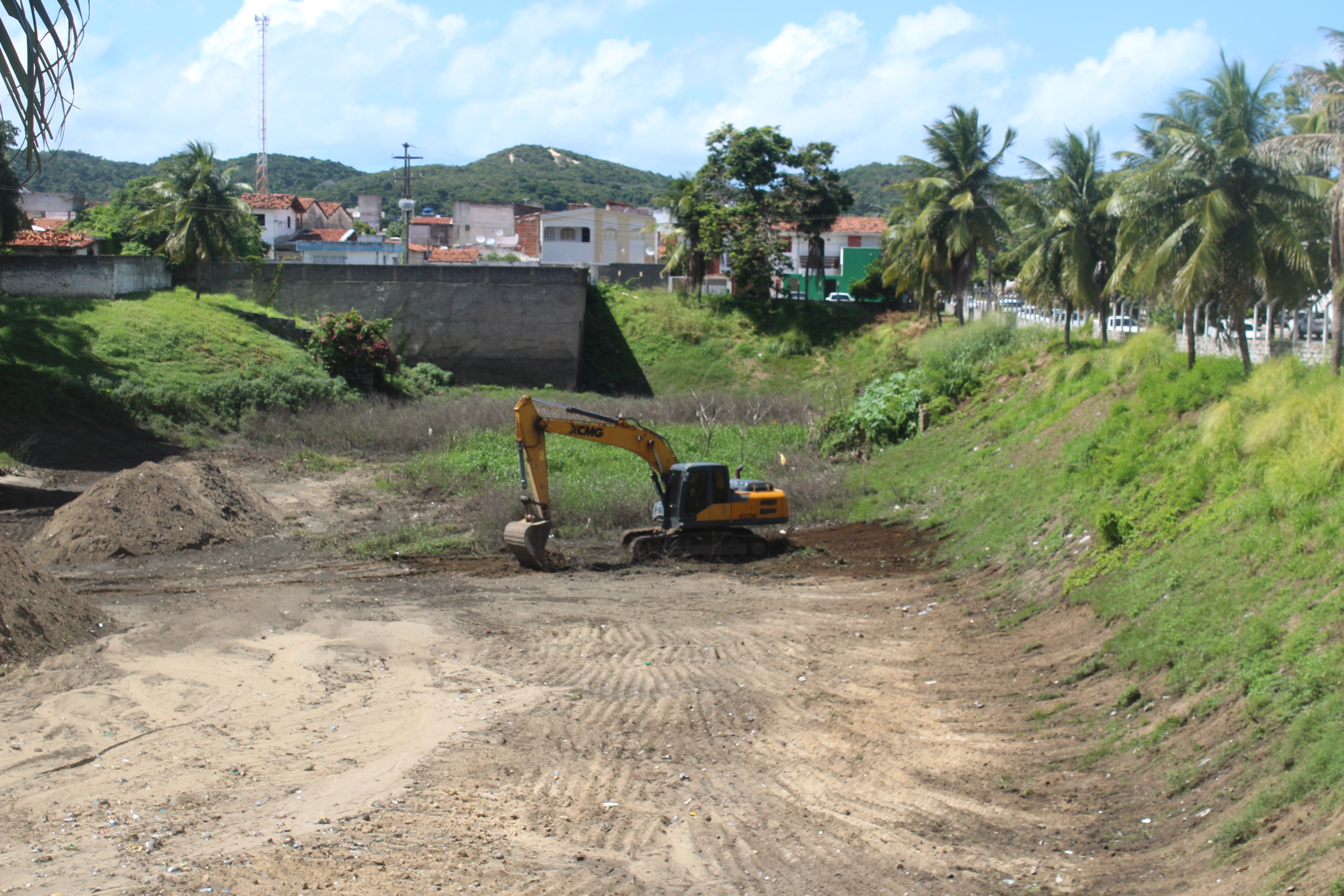 Prefeitura do Natal inicia limpeza da lagoa do Preá em Lagoa Nova