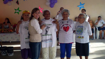 Programa Viva Vida com Sa&uacute;de atende idosos na &Aacute;frica