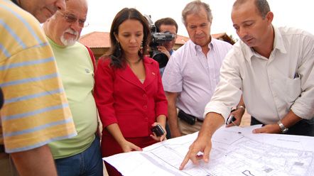 Portugueses conhecem projeto de reurbaniza&ccedil;&atilde;o da Comunidade da &Aacute;frica