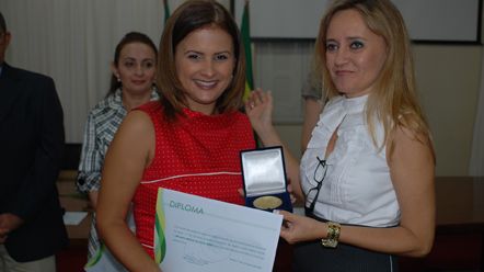 Prefeitura entrega homenagem a cidad&atilde;os que se destacaram na defesa do idoso