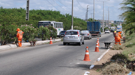 Urbana faz mutir&atilde;o de limpeza