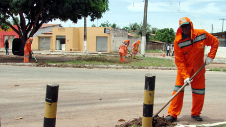 Urbana realiza mutir&atilde;o de limpeza no Parque dos Coqueiros