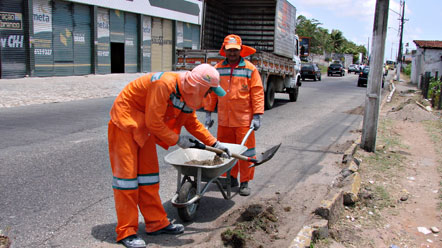 Urbana intensifica limpeza nas Avenidas Tomaz Landim e Felizardo Moura