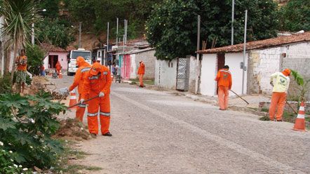 Urbana retira 35 toneladas de lixo de Felipe Camar&atilde;o 