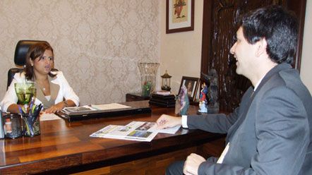 Prefeita recebe visita do secret&aacute;rio executivo da Frente Nacional de Prefeitos
