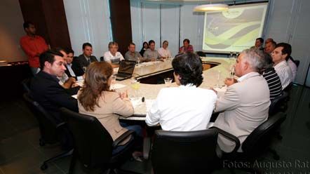 Empres&aacute;rios conhecem projetos da Prefeitura para a Copa do Mundo de 2014
