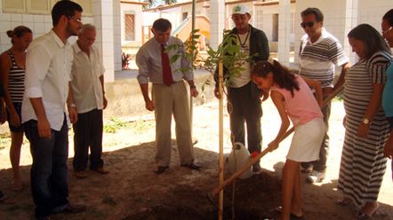 Semana da &Aacute;rvore inicia com atividades recreativas e plantio de mudas