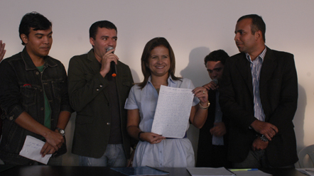 Prefeita recebe carta de propostas do Movimento Juventude Popular