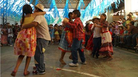 Arrai&aacute; Liter&aacute;rio re&uacute;ne alunos da Escola Municipal S&atilde;o Francisco de Assis