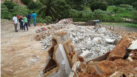 Fiscais da Semurb apreendem caminh&otilde;es que praticavam crime ambiental na ZPA 8