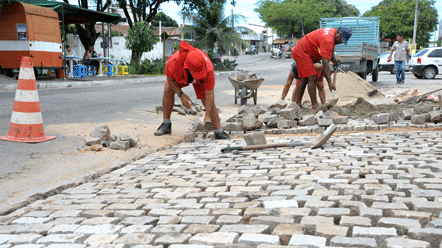 Semopi restaura o asfalto no conjunto Pirangi
