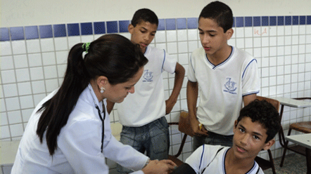 &quot;Sa&uacute;de na Escola&quot; orienta estudantes em prol da preven&ccedil;&atilde;o