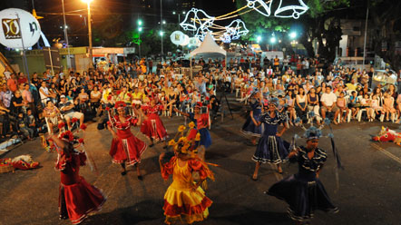 Espet&aacute;culo homenageia os mestres das dan&ccedil;as folcl&oacute;ricas de Natal