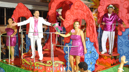 Desfile das campe&atilde;s encerra per&iacute;odo carnavalesco