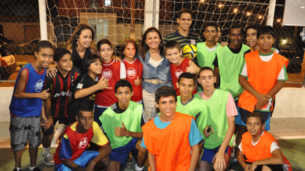 Comunidade do Flamboyant ganha reforma da quadra de esportes 